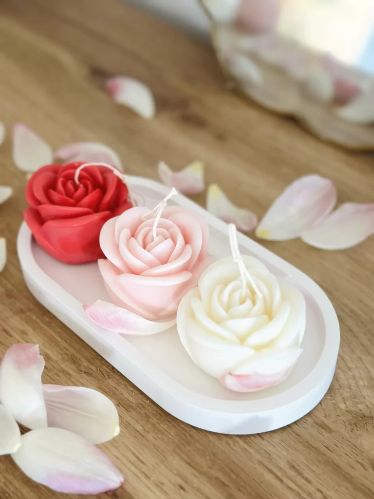 Świeca dekoracyjna w kształcie róży