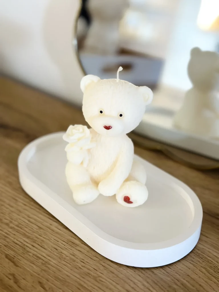 Świeca sojowa walentynkowa, miś z różą