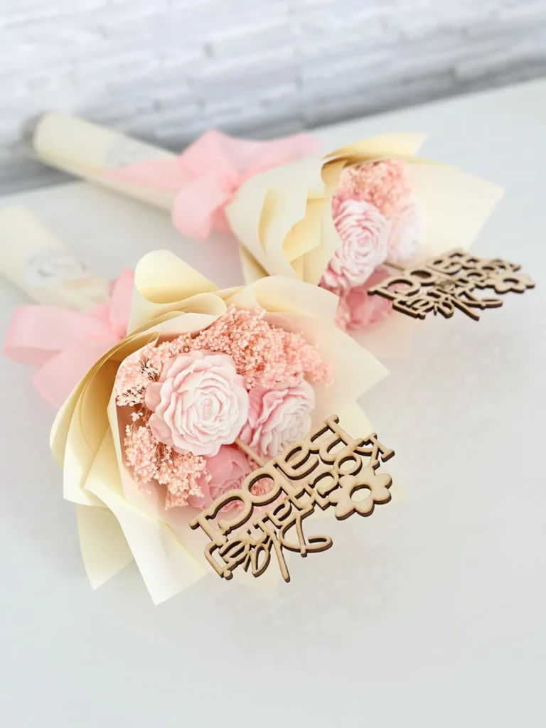 Różowy bukiet ze świec sojowych mini