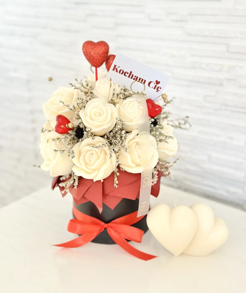 Flowerbox walentynkowy, czarny z sercami, rozmiar S