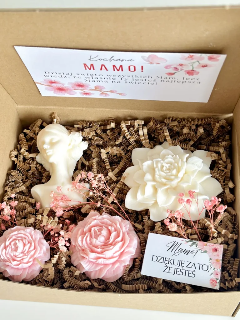 Prezent dla mamy, zestaw kwiatowy 4 sojowych w pudełku prezentowym