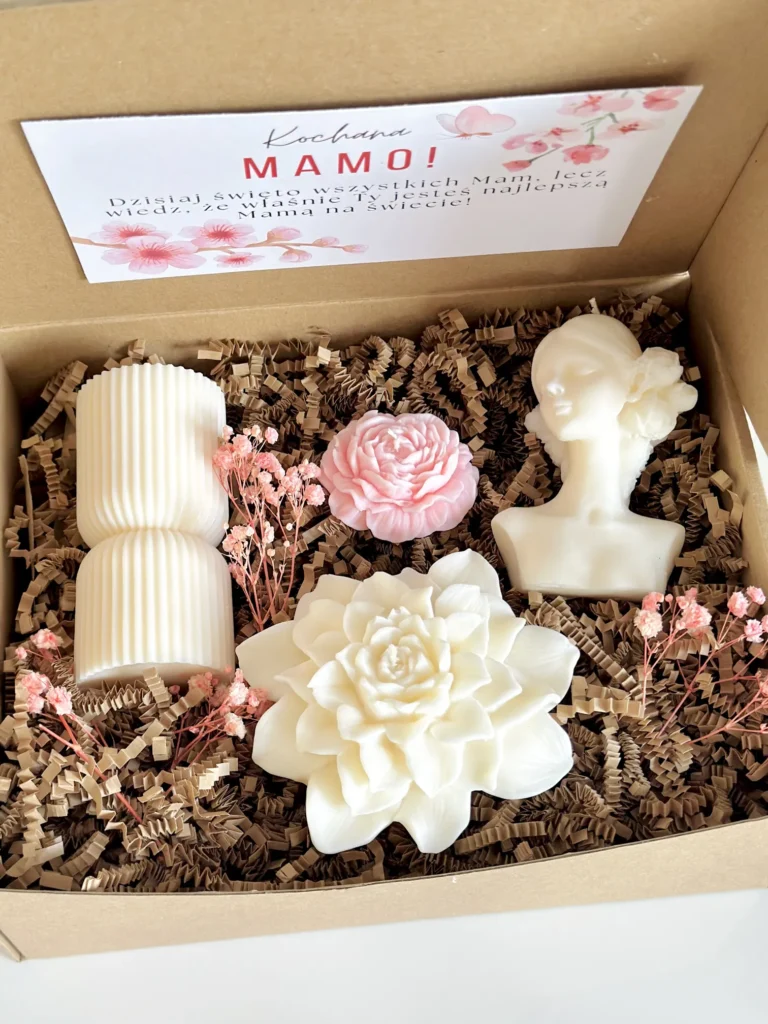 Prezent dla mamy, zestaw 4 sojowych w pudełku prezentowym