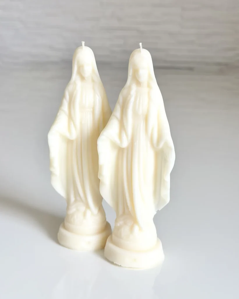 Świeca sojowa w kształcie Maryi