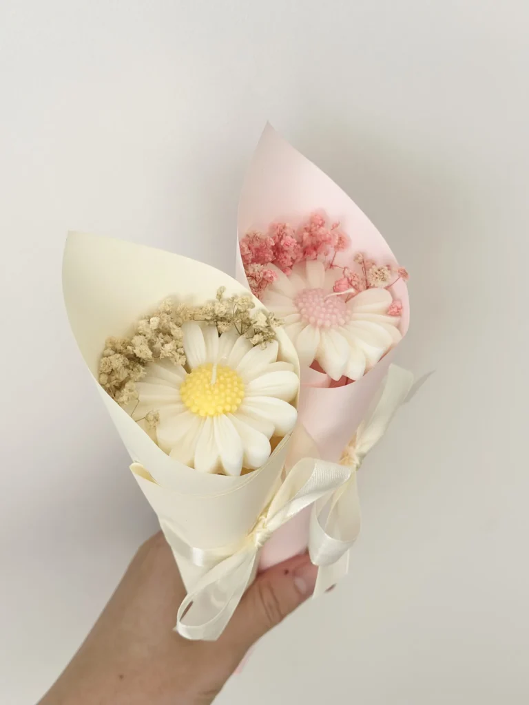 Stokrotka-mini bukiet ze świecą, wybierz własną kolorystykę