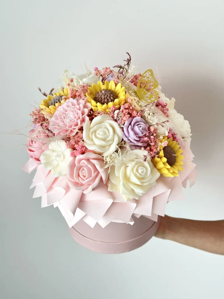 Flowerbox w pastelowych odcieniach, ze słonecznikami, prezent dla mamy, rozmiar L